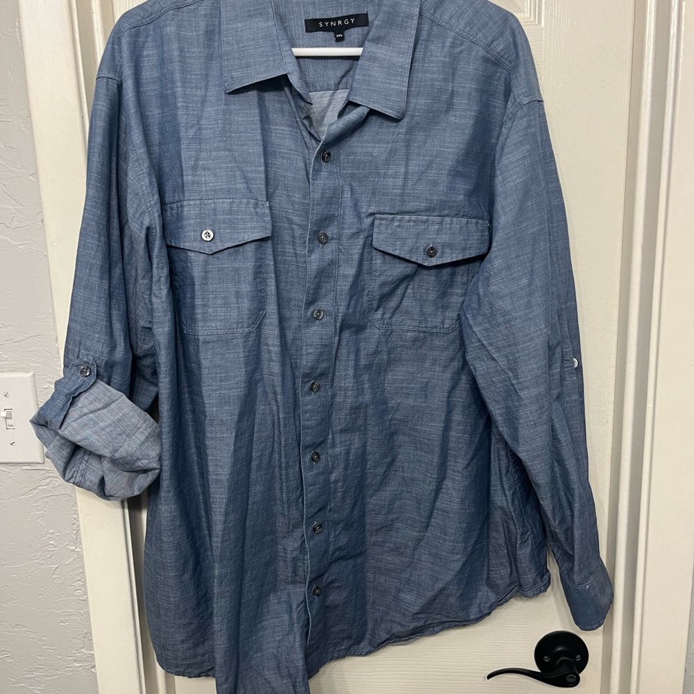 Men’s Blue Long-Sleeves Button-Down Shirt